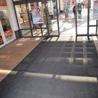 images/29320/notrax-593-masterflex-drainage-w-carpet-entrance-mat-system-black-situational-47897.jpg?sf=1