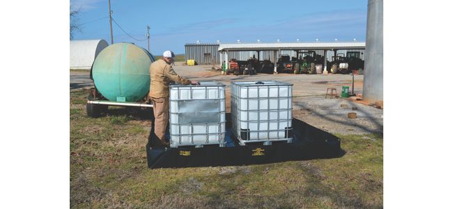 Justrite 2808 Angle Bracket QuickBerm® flexible spill berm For use as secondary containment outdoor or temporary storage applications of chemicals, transformers, generators, metal/poly tanks, IBCs, oiling/refueling operations thereby safeguarding the environment, preventing costly environmental incidents and regulatory violations, ensuring safe practices. Situational